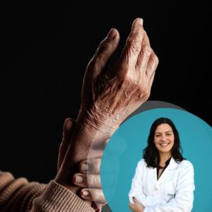 Terapia com células estaminais abre nova esperança no tratamento do Parkinson Japão torna-se pioneiro mundial na aprovação de abordagem regenerativa experimental O Japão tornou-se o primeiro país a aprovar, ainda que de forma condicionada, uma terapia baseada em células estaminais para o tratamento da doença de Parkinson. Embora seja ainda uma aprovação condicionada e só para o Japão, consiste num avanço considerado histórico e que reforça o papel crescente da medicina regenerativa no combate a doenças neurodegenerativas. A abordagem utiliza células estaminais pluripotentes induzidas (iPS), obtidas a partir de células adultas reprogramadas em laboratório até regressarem a um estado semelhante ao embrionário. A partir destas células, os investigadores conseguem produzir neurónios dopaminérgicos, que são posteriormente transplantados no cérebro dos doentes com o objetivo de substituir as células nervosas destruídas pela doença — responsáveis por sintomas como tremores, rigidez muscular e lentidão motora. A decisão das autoridades japonesas baseia-se em vários estudos, nomeadamente em resultados de um ensaio clínico publicado na revista Nature, que envolveu sete pacientes. O estudo indica que o procedimento é seguro, sem registo de efeitos adversos graves ou formação de tumores. Além disso, vários participantes apresentaram melhorias nos sintomas motores, associadas a um aumento da produção de dopamina em áreas cerebrais-chave. Uma investigação publicada na Cell Stem Cell analisou a resposta imunológica ao tratamento, sugerindo que a terapia pode ser administrada com regimes moderados de imunossupressão, sem sinais clínicos relevantes de rejeição. Apesar dos resultados promissores, os especialistas alertam que os dados ainda são preliminares, devido ao reduzido número de participantes e à ausência de um grupo de controlo, sublinhando a necessidade de estudos de maior dimensão para confirmar a eficácia e segurança a longo prazo. Em simultâneo, outras linhas de investigação em terapia celular estão a ganhar destaque, nomeadamente o uso de células estaminais mesenquimais derivadas do cordão umbilical. Uma revisão recente aponta vantagens como baixa imunogenicidade, elevada capacidade de proliferação e potencial regenerativo significativo. Estudos pré-clínicos indicam que estas células podem atuar através de múltiplos mecanismos, incluindo a diferenciação em células semelhantes a neurónios dopaminérgicos, a libertação de fatores neurotróficos e exossomas, bem como a redução do stress oxidativo e da morte celular. Estes efeitos têm sido associados a melhorias motoras e cognitivas em modelos experimentais da doença. Ainda assim, persistem desafios importantes, como a variabilidade entre dadores e a necessidade de padronização dos protocolos clínicos, sendo essenciais ensaios de larga escala para validação. No seu conjunto, estes avanços representam uma possível mudança de paradigma no tratamento do Parkinson, passando de terapias centradas no controlo de sintomas para abordagens com potencial de regeneração neuronal e modificação da progressão da doença.