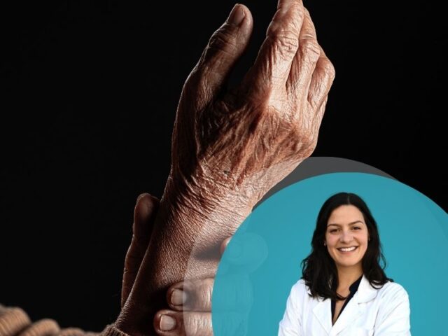 Terapia com células estaminais abre nova esperança no tratamento do Parkinson Japão torna-se pioneiro mundial na aprovação de abordagem regenerativa experimental O Japão tornou-se o primeiro país a aprovar, ainda que de forma condicionada, uma terapia baseada em células estaminais para o tratamento da doença de Parkinson. Embora seja ainda uma aprovação condicionada e só para o Japão, consiste num avanço considerado histórico e que reforça o papel crescente da medicina regenerativa no combate a doenças neurodegenerativas. A abordagem utiliza células estaminais pluripotentes induzidas (iPS), obtidas a partir de células adultas reprogramadas em laboratório até regressarem a um estado semelhante ao embrionário. A partir destas células, os investigadores conseguem produzir neurónios dopaminérgicos, que são posteriormente transplantados no cérebro dos doentes com o objetivo de substituir as células nervosas destruídas pela doença — responsáveis por sintomas como tremores, rigidez muscular e lentidão motora. A decisão das autoridades japonesas baseia-se em vários estudos, nomeadamente em resultados de um ensaio clínico publicado na revista Nature, que envolveu sete pacientes. O estudo indica que o procedimento é seguro, sem registo de efeitos adversos graves ou formação de tumores. Além disso, vários participantes apresentaram melhorias nos sintomas motores, associadas a um aumento da produção de dopamina em áreas cerebrais-chave. Uma investigação publicada na Cell Stem Cell analisou a resposta imunológica ao tratamento, sugerindo que a terapia pode ser administrada com regimes moderados de imunossupressão, sem sinais clínicos relevantes de rejeição. Apesar dos resultados promissores, os especialistas alertam que os dados ainda são preliminares, devido ao reduzido número de participantes e à ausência de um grupo de controlo, sublinhando a necessidade de estudos de maior dimensão para confirmar a eficácia e segurança a longo prazo. Em simultâneo, outras linhas de investigação em terapia celular estão a ganhar destaque, nomeadamente o uso de células estaminais mesenquimais derivadas do cordão umbilical. Uma revisão recente aponta vantagens como baixa imunogenicidade, elevada capacidade de proliferação e potencial regenerativo significativo. Estudos pré-clínicos indicam que estas células podem atuar através de múltiplos mecanismos, incluindo a diferenciação em células semelhantes a neurónios dopaminérgicos, a libertação de fatores neurotróficos e exossomas, bem como a redução do stress oxidativo e da morte celular. Estes efeitos têm sido associados a melhorias motoras e cognitivas em modelos experimentais da doença. Ainda assim, persistem desafios importantes, como a variabilidade entre dadores e a necessidade de padronização dos protocolos clínicos, sendo essenciais ensaios de larga escala para validação. No seu conjunto, estes avanços representam uma possível mudança de paradigma no tratamento do Parkinson, passando de terapias centradas no controlo de sintomas para abordagens com potencial de regeneração neuronal e modificação da progressão da doença.