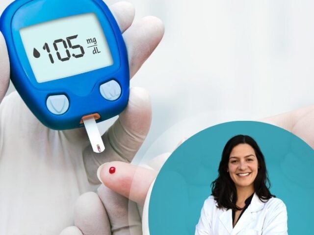 A diabetes tipo 1 é uma das doenças crónicas mais desafiantes do nosso tempo, afetando sobretudo crianças e jovens adultos. Ao contrário da diabetes tipo 2, que está frequentemente associada a hábitos de vida, a diabetes tipo 1 resulta de uma falha do próprio sistema imunitário: o organismo ataca e destrói as células β do pâncreas, as únicas responsáveis pela produção de insulina. O resultado é uma dependência total e vitalícia da insulina exógena. Para estas pessoas e para as suas famílias, a notícia de que o cordão umbilical — colhido no momento do nascimento — pode guardar a chave para novos tratamentos é, no mínimo, esperançosa.   O que torna a diabetes tipo 1 diferente?  Quando falamos de diabetes ao público em geral, há uma confusão frequente entre os dois tipos. A diabetes tipo 2 é muito mais prevalente e está relacionada com resistência à insulina, muitas vezes influenciada pelo estilo de vida. A diabetes tipo 1, por sua vez, é uma doença autoimune: o sistema de defesa do organismo identifica, de forma errada, as células β do pâncreas como inimigos e destrói-as progressivamente. Sem essas células, não há produção de insulina. Não há dose de exercício nem dieta que substitua a injeção diária de insulina. É uma doença que muda por completo a vida de quem a recebe, especialmente quando o diagnóstico chega na infância.  Segundo a Associação Protetora dos Diabéticos de Portugal, em Portugal, estima-se que serão mais de 30 000 as pessoas que vivem com diabetes tipo 1, 5 000 das quais serão crianças e jovens. A nível mundial, a Federação Internacional de Diabetes, aponta para mais de 9,5 milhões de pessoas com esta condição, um número que contínua a crescer 1. O tratamento atual, baseado na administração de insulina, controla a doença, mas não a cura. É neste contexto que a investigação com células estaminais do cordão umbilical ganha especial relevância.  O cordão umbilical: muito mais do que um resíduo do nascimento  Durante décadas, o cordão umbilical foi tratado como resíduo hospitalar, descartado minutos após o nascimento. Hoje, sabemos que é uma das fontes mais ricas de células estaminais do organismo humano. O tecido do cordão umbilical contém células estaminais mesenquimais com características únicas: são jovens, altamente adaptativas e apresentam propriedades imunomodulatórias potentes.  O processo de colheita é simples e completamente indolor: realiza-se após o corte do cordão umbilical, sem qualquer risco para a mãe ou para o recém-nascido. As células são depois processadas e armazenadas em bancos especializados, podendo ser conservadas por décadas. O que torna estas células tão interessantes para a investigação é a sua capacidade de se diferenciar em vários tipos de tecido e, sobretudo, de modular a resposta imunitária — uma característica especialmente relevante numa doença autoimune como a diabetes tipo 1.   Como pode o cordão umbilical ajudar na diabetes tipo 1?  A lógica é simples: se a diabetes tipo 1 resulta de um sistema imunitário que ataca as células produtoras de insulina, então uma terapia que “reequilibre” esse sistema ou que ajude a regenerar essas células poderia, em teoria, travar ou mesmo reverter a doença. É exatamente isso que os investigadores estão a explorar com as células estaminais do cordão umbilical.  Existem várias vias de ação estudadas:  Imunomodulação: as células estaminais mesenquimais do cordão umbilical apresentam a capacidade de suprimir a resposta autoimune que destrói as células β, criando um ambiente imunitário mais tolerante.  Regeneração pancreática: estas células podem libertar fatores de crescimento que promovem a recuperação das célulasβ danificadas ou estimulam a criação de novas.  Células T reguladoras: o sangue do cordão umbilical é rico emlinfocitos T reguladores (Tregs), células do sistema imunitário que funcionam como “árbitros”, evitando que o organismo se ataque a si próprio.  Preservação do período de“lua de mel”: nos primeiros meses após o diagnóstico, muitos doentes passam por uma fase em que o pâncreas ainda produz alguma insulina. A investigação sugere que a infusão de células do cordão pode prolongar este período.  O que dizem os ensaios clínicos?  A investigação nesta área tem crescido de forma notável. Com base nos dados de registo internacional, existem atualmente a decorrer, vários ensaios clínicos focados no uso de células do cordão umbilical para tratar a diabetes tipo 1. Entre os mais relevantes destacam-se: a infusão de células estaminais mesenquimais derivadas do cordão umbilical em crianças recém-diagnosticadas2, atualmente a recrutar; a transplantação sequencial de células do cordão umbilical seguida de ilhotas pancreáticas em crianças com imunodeficiência3; e o uso de linfócitos T reguladores do sangue do cordão umbilical para travar a resposta autoimune, numa abordagem testada em dois ensaios distintos 4,5.  Os resultados preliminares são encorajadores. Um estudo piloto já concluído6 testou a infusão autóloga do próprio cordão da criança combinada com vitamina D e ómega-3, com o objetivo de prolongar o período em que o pâncreas ainda produz alguma insulina. Outro ensaio completado7 demonstrou que a infusão de células da Geleia de Wharton em adultos com diabetes tipo 1 é segura e bem tolerada. A maioria dos estudos está ainda em fases iniciais, mas a direção é promissora.  Benefícios, riscos e o que ainda não sabemos  Os potenciais benefícios são consideráveis: reduzir ou eliminar a necessidade de insulina exogéna, travar a progressão da destruição pancreática e melhorar de forma duradoura o controlo da glicemia. Em termos de segurança, os estudos realizados até à data não registaram efeitos adversos graves, o que é encorajador.  Contudo, importa ser honesto sobre as limitações. A maioria dos ensaios tem amostras reduzidas. Os resultados a longo prazo ainda não estão completamente estabelecidos. E há questões práticas relevantes: nem todas as famílias preservam o cordão umbilical. Qualquer decisão de tratamento deve ser sempre discutida com uma equipa médica especializada.  Uma mensagem de esperança fundamentada  Para as famílias que lidam diariamente com a diabetes tipo 1, cada nova linha de investigação tem um peso emocional imenso. E esta, em particular, tem uma característica que a torna única: o “medicamento” pode ter sido recolhido no próprio dia em que a vida começou.  A ciência do cordão umbilical na diabetes tipo 1 ainda está na sua fase emergente, mas os alicerces são sólidos e os ensaios clínicos em curso são promissores. O caminho até a uma terapia amplamente disponível poderá demorar anos, mas a direção é clara. Enquanto isso, a melhor coisa que as famílias podem fazer é manter-se informadas, acompanhar os avanços com os seus médicos e, se ainda não o fizeram, considerar a preservação do cordão umbilical em gestações futuras.  A diabetes tipo 1 não tem ainda cura. Mas cada ensaio clínico que avança, cada criança que participa num estudo, cada investigador que persiste é um passo em direção a um futuro onde esta doença seja, finalmente, controlável na sua raiz. 
