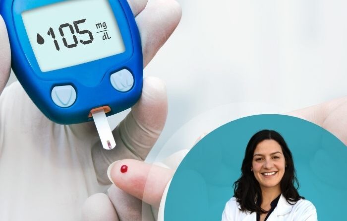 A diabetes tipo 1 é uma das doenças crónicas mais desafiantes do nosso tempo, afetando sobretudo crianças e jovens adultos. Ao contrário da diabetes tipo 2, que está frequentemente associada a hábitos de vida, a diabetes tipo 1 resulta de uma falha do próprio sistema imunitário: o organismo ataca e destrói as células β do pâncreas, as únicas responsáveis pela produção de insulina. O resultado é uma dependência total e vitalícia da insulina exógena. Para estas pessoas e para as suas famílias, a notícia de que o cordão umbilical — colhido no momento do nascimento — pode guardar a chave para novos tratamentos é, no mínimo, esperançosa.   O que torna a diabetes tipo 1 diferente?  Quando falamos de diabetes ao público em geral, há uma confusão frequente entre os dois tipos. A diabetes tipo 2 é muito mais prevalente e está relacionada com resistência à insulina, muitas vezes influenciada pelo estilo de vida. A diabetes tipo 1, por sua vez, é uma doença autoimune: o sistema de defesa do organismo identifica, de forma errada, as células β do pâncreas como inimigos e destrói-as progressivamente. Sem essas células, não há produção de insulina. Não há dose de exercício nem dieta que substitua a injeção diária de insulina. É uma doença que muda por completo a vida de quem a recebe, especialmente quando o diagnóstico chega na infância.  Segundo a Associação Protetora dos Diabéticos de Portugal, em Portugal, estima-se que serão mais de 30 000 as pessoas que vivem com diabetes tipo 1, 5 000 das quais serão crianças e jovens. A nível mundial, a Federação Internacional de Diabetes, aponta para mais de 9,5 milhões de pessoas com esta condição, um número que contínua a crescer 1. O tratamento atual, baseado na administração de insulina, controla a doença, mas não a cura. É neste contexto que a investigação com células estaminais do cordão umbilical ganha especial relevância.  O cordão umbilical: muito mais do que um resíduo do nascimento  Durante décadas, o cordão umbilical foi tratado como resíduo hospitalar, descartado minutos após o nascimento. Hoje, sabemos que é uma das fontes mais ricas de células estaminais do organismo humano. O tecido do cordão umbilical contém células estaminais mesenquimais com características únicas: são jovens, altamente adaptativas e apresentam propriedades imunomodulatórias potentes.  O processo de colheita é simples e completamente indolor: realiza-se após o corte do cordão umbilical, sem qualquer risco para a mãe ou para o recém-nascido. As células são depois processadas e armazenadas em bancos especializados, podendo ser conservadas por décadas. O que torna estas células tão interessantes para a investigação é a sua capacidade de se diferenciar em vários tipos de tecido e, sobretudo, de modular a resposta imunitária — uma característica especialmente relevante numa doença autoimune como a diabetes tipo 1.   Como pode o cordão umbilical ajudar na diabetes tipo 1?  A lógica é simples: se a diabetes tipo 1 resulta de um sistema imunitário que ataca as células produtoras de insulina, então uma terapia que “reequilibre” esse sistema ou que ajude a regenerar essas células poderia, em teoria, travar ou mesmo reverter a doença. É exatamente isso que os investigadores estão a explorar com as células estaminais do cordão umbilical.  Existem várias vias de ação estudadas:  Imunomodulação: as células estaminais mesenquimais do cordão umbilical apresentam a capacidade de suprimir a resposta autoimune que destrói as células β, criando um ambiente imunitário mais tolerante.  Regeneração pancreática: estas células podem libertar fatores de crescimento que promovem a recuperação das célulasβ danificadas ou estimulam a criação de novas.  Células T reguladoras: o sangue do cordão umbilical é rico emlinfocitos T reguladores (Tregs), células do sistema imunitário que funcionam como “árbitros”, evitando que o organismo se ataque a si próprio.  Preservação do período de“lua de mel”: nos primeiros meses após o diagnóstico, muitos doentes passam por uma fase em que o pâncreas ainda produz alguma insulina. A investigação sugere que a infusão de células do cordão pode prolongar este período.  O que dizem os ensaios clínicos?  A investigação nesta área tem crescido de forma notável. Com base nos dados de registo internacional, existem atualmente a decorrer, vários ensaios clínicos focados no uso de células do cordão umbilical para tratar a diabetes tipo 1. Entre os mais relevantes destacam-se: a infusão de células estaminais mesenquimais derivadas do cordão umbilical em crianças recém-diagnosticadas2, atualmente a recrutar; a transplantação sequencial de células do cordão umbilical seguida de ilhotas pancreáticas em crianças com imunodeficiência3; e o uso de linfócitos T reguladores do sangue do cordão umbilical para travar a resposta autoimune, numa abordagem testada em dois ensaios distintos 4,5.  Os resultados preliminares são encorajadores. Um estudo piloto já concluído6 testou a infusão autóloga do próprio cordão da criança combinada com vitamina D e ómega-3, com o objetivo de prolongar o período em que o pâncreas ainda produz alguma insulina. Outro ensaio completado7 demonstrou que a infusão de células da Geleia de Wharton em adultos com diabetes tipo 1 é segura e bem tolerada. A maioria dos estudos está ainda em fases iniciais, mas a direção é promissora.  Benefícios, riscos e o que ainda não sabemos  Os potenciais benefícios são consideráveis: reduzir ou eliminar a necessidade de insulina exogéna, travar a progressão da destruição pancreática e melhorar de forma duradoura o controlo da glicemia. Em termos de segurança, os estudos realizados até à data não registaram efeitos adversos graves, o que é encorajador.  Contudo, importa ser honesto sobre as limitações. A maioria dos ensaios tem amostras reduzidas. Os resultados a longo prazo ainda não estão completamente estabelecidos. E há questões práticas relevantes: nem todas as famílias preservam o cordão umbilical. Qualquer decisão de tratamento deve ser sempre discutida com uma equipa médica especializada.  Uma mensagem de esperança fundamentada  Para as famílias que lidam diariamente com a diabetes tipo 1, cada nova linha de investigação tem um peso emocional imenso. E esta, em particular, tem uma característica que a torna única: o “medicamento” pode ter sido recolhido no próprio dia em que a vida começou.  A ciência do cordão umbilical na diabetes tipo 1 ainda está na sua fase emergente, mas os alicerces são sólidos e os ensaios clínicos em curso são promissores. O caminho até a uma terapia amplamente disponível poderá demorar anos, mas a direção é clara. Enquanto isso, a melhor coisa que as famílias podem fazer é manter-se informadas, acompanhar os avanços com os seus médicos e, se ainda não o fizeram, considerar a preservação do cordão umbilical em gestações futuras.  A diabetes tipo 1 não tem ainda cura. Mas cada ensaio clínico que avança, cada criança que participa num estudo, cada investigador que persiste é um passo em direção a um futuro onde esta doença seja, finalmente, controlável na sua raiz. 